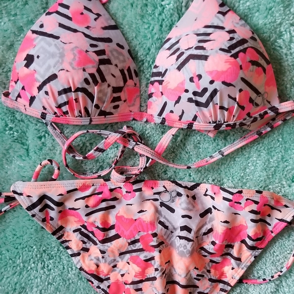 >OP> 2-Piece Pushup Halter, Side Tie String Bikini - Picture 4 of 15